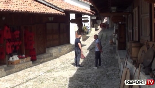 Efektet e koronavirusit/ Kruja e boshatisur, mungojnë turistët por edhe vizitorët vendas (VIDEO)