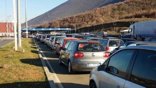 Koronavirusi s'i tremb shqiptarët e Kosovës, më të shumtë në numër se vitin e kaluar për pushime në Shqipëri