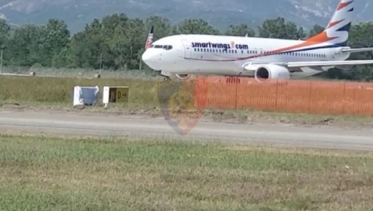 Riatdhesohen me charter 110 shqiptarë që kërkuan azil në Francë (VIDEO)