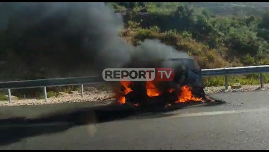 'Smart'-i digjet në autostradën Tiranë- Elbasan, dalin pamjet e makinës së mbuluar nga flakët