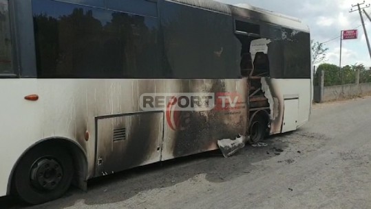 Transportonte punëtorët e fasonerisë por ishte i parkuar, digjet autobusi në Fier (VIDEO)