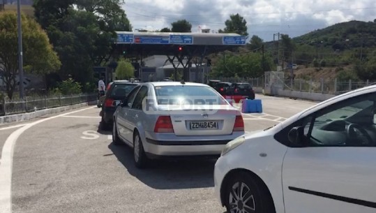 Kufijtë me Greqinë të mbyllur çdo mbrëmje, hapja krijon radhë në Kakavijë! Pala greke u bën tamponin qytetarëve (VIDEO)