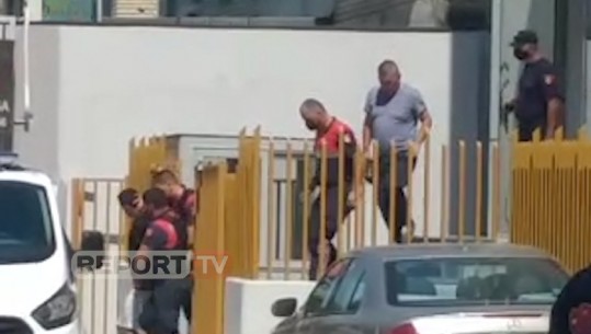 U paguan për të vrarë 23-vjeçarin Regis Runaj, burg pa afat për dy autorët! Momenti kur dalin nga gjykata (VIDEO)