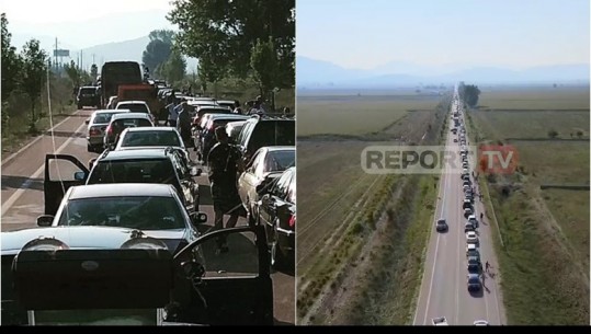 Greqia mbyll kufirin në orën 22:00, vijojnë radhët e gjata në pikën kufitare të Kakavijës