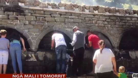 Mbi 300 mijë pelegrinë në malin e Tomorit, u matet temperatura dhe dezinfektohen! Samarxhi: Vetë natyra e ritit fetar lejon distancimin (VIDEO)