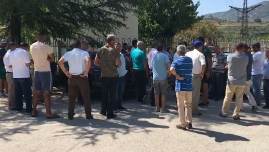 Protesta për pagat/ Ndërmjetësoi policia, s'ka marrëveshje për naftëtarët e Ballshit