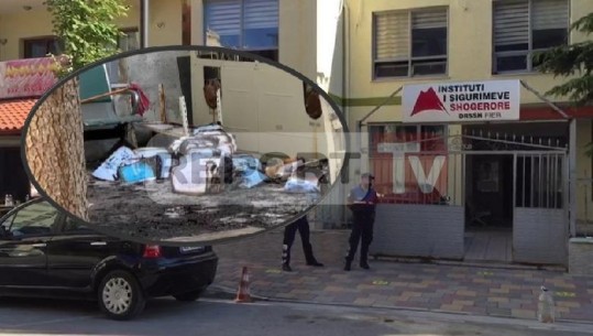 Fier/ Zjarr në katin e parë të Sigurimeve Shoqërore! Shefja e Arkivit: S'janë djegur dokumente të vjetërsisë në punë