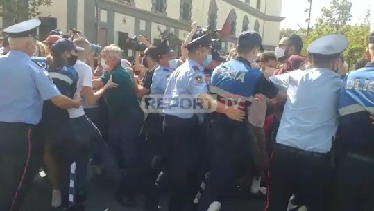 Naftëtarët 4 orë protestë në Tiranë, përplasen me policinë para Ministrisë së Infrastrukturës! Balluku s'i pret në takim, protestuesit rikthen në Fier