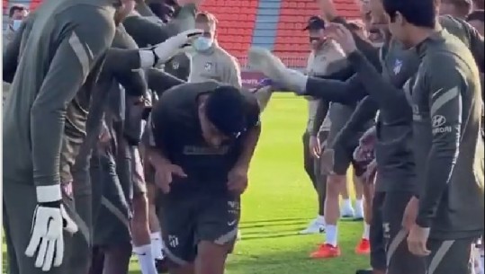 Luis Suarez e gjuajnë me shpulla tek Atletiko Madrid (VIDEO)