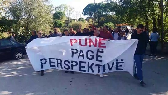 Dhjetra qytetarë të Ballshit në protestë, marshojnë në rrugë kryesore