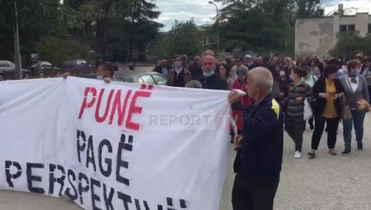 Dita 15 e grevës së naftëtarëve/ Qytetarë mblidhen në protestë! Dautaj: Do hyjmë brenda rafinerisë nëse nuk ka reagim nga shteti (VIDEO)