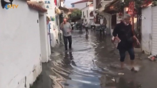 Video të reja dramatike nga tërmeti, rrugët e Seferisarit pushtohen nga uji pas cunamit