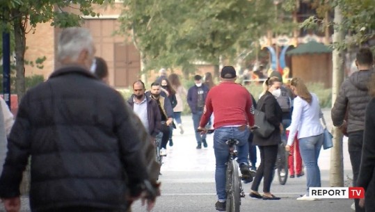 Masat anti-COVID, qytetarët në Tiranë mirëpresin kufizimet: Të domosdoshme në këtë situatë, njerëzit po vdesin çdo ditë (VIDEO)