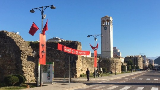 Kremtohet shpallja e Pavarësisë në rrethe, pushteti vendor feston i ndarë, demokratët festojnë edhe 'Çlirimin'