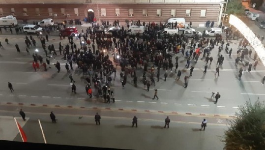 Protesta zbehet në ditën e 5-të, pamjet e protestuesve nga lartë