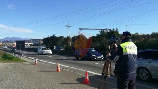 Shtohet lëvizja e makinave për festa, policia u 'shtyp frenat' shoferëve: Pezullohen 62 patenta, shkak shpejtësia e lartë dhe alkooli