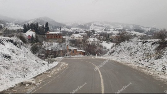 Dëbora arrin trashësinë 15-20 cm, rrugën e hapura për mjetet! Pamjet mahnitëse nga Dardha dhe Voskopoja