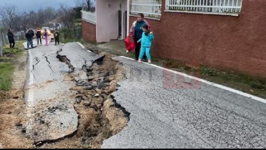 Pas Borshit, shiu çan në mes rrugën në fshatin Myshqeta! Makinat të bllokuara, nuk kalojnë dot drejt Tiranës