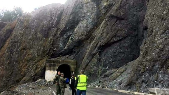 Rënia e gurëve, pezullohet nesër qarkullimi në rrugën nacionale të Gjegjanit! Bashkia Pukë: Ndërhyjmë edhe pse nuk është detyra jonë