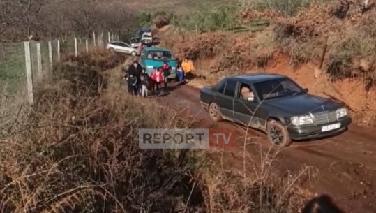 Kurbin, fshati Shënmëri 30 vite pa rrugë, banorët në protestë (VIDEO)