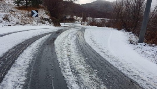 Rikthehen reshjet e dëborës në Korçë! Zbardhet Voskopoja e Dardha, në qytet vijojnë shirat 