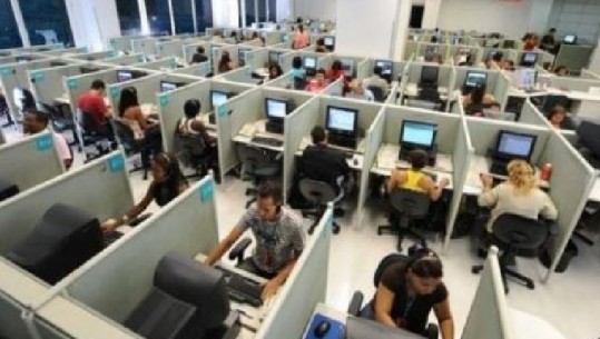 Gazetarja austriake bën libër për Shqipërinë: Brezi 'call center' dhe përçarje në shoqëri 