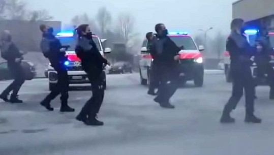 'Jerusalema', kërcimi i policisë izraelite për të rregulluar gjendjen shpirtërore të qytetarëve bëhet virale edhe në vendet të tjera (VIDEO)