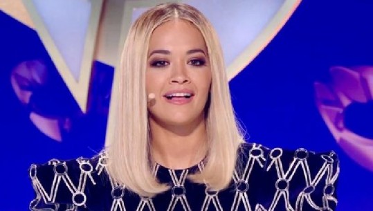  Thyen rregullat anti-COVID dhe 'sulmohet' nga fansat, Rita Ora përjashtohet nga emisioni televiziv në të cilin bënte pjesë 