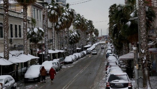 Si rrallë herë, edhe Durrësi mbulohet nga dëbora, pamjet e pazakonta nga qyteti bregdetar