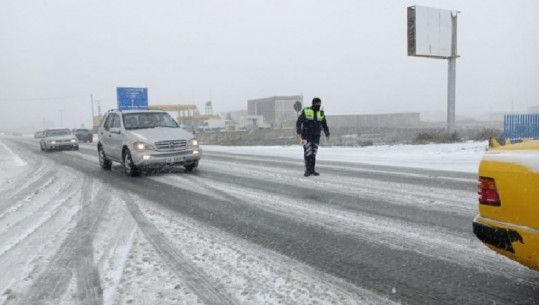 Bllokimi në superstradën Milot-Balldre për shkak të motit të keq, firma kontraktore 'Geci' vihet nën hetim nga prokuroria