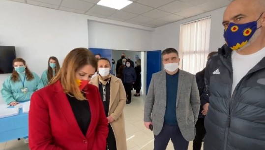 Nis vaksinimi anti-COVID për bluzat e bardha në Fier, Rama: Brenda marsit do të kemi 40 mijë doza! Manastirliu: Janë vaksinuar 3 mijë mjekë