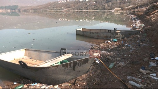 Mbetjet spitalore e urbane ndotin sërish Fierzën, asnjë ndërhyrje nga autoritetet