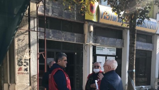 FOTOT/ Si i liruan qetësisht ambientet në pronësi të bashkisë partia e Paskal Milos dhe e Ekrem Spahisë, për FRD pati përplasje 