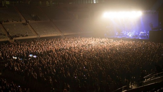 Spanja, guxon më tepër, koncert eksperimental me 5000 fansa, pas testeve të shpejta dhe pa distancim social (VIDEO)