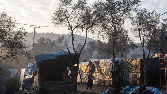 Pandemia e shkaktuar nga COVID-19 ndërlikon më tej situatën e refugjatëve në Ballkan