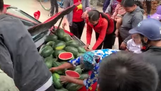 Vietnam, me “Ferrari”, për të shitur shalqinj