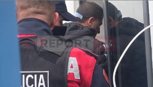 Vrasja e Pjerin Xhuvani, ish-polici në 'strukturën e armatosur të PD' Pavlo Vuksani del nga Trauma, shoqërohet në Komisariatin e Elbasanit! 25 të shoqëruar, lë spitalin edhe policja e plagosur