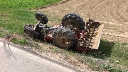 Përmbyset zetori në anë të rrugës, ndërron jetë në vend drejtuesi i mjetit në Korçë (VIDEO)