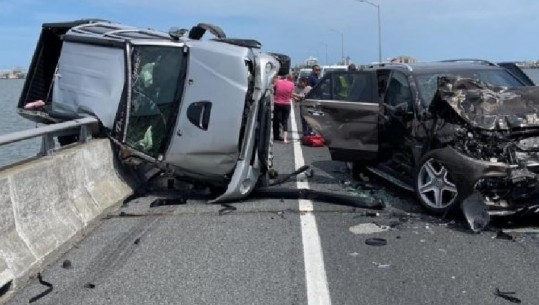 Heroi i panjohur u hodh nga 25 metra lart në ujë dhe shpëtoi foshnjën që ra nga makina