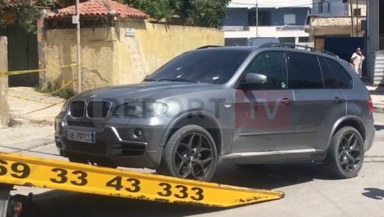 Shenjat e plumbave në BMW me të cilën po udhëtonte 40-vjeçari gjatë ekzekutimit (VIDEO)