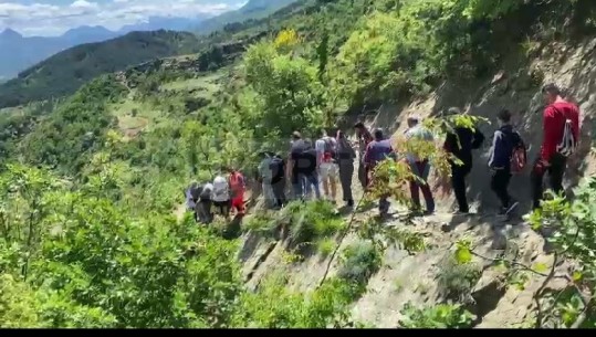 Ishte me prindërit për pelegrinazh, 12-vjeçarja bie në humnerë në Përmet! Pëson dëmtime në kokë dhe fytyrë