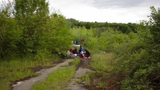 Kriza e emigrantëve, dhjetëra familje klandestinësh të bllokuar në kufirin e Bosnjës dhe Kroacisë!