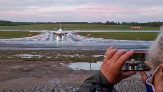 Jo vetëm BE, Ukraina ndalon fluturimet e avionëve të regjistruara në Bjellorusi  