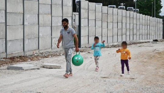 Akuza të rënda kundër Greqisë, azilkërkuesit jetojnë me frikën e burgosjes pa vendim gjykate