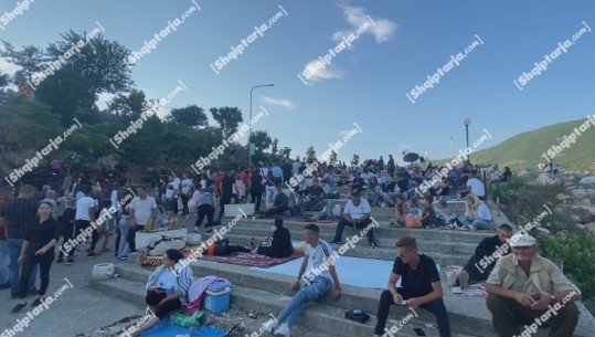 Mijëra besimtarë kalojnë natën në Kishën e Shna Ndout! Fluksi kaos në trafik, besimtarët: Ky vend bën mrekulli 