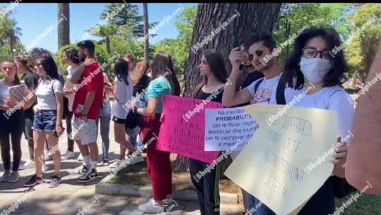 Maturantët sërish në protestë: Ministria e Arsimi plotësoi një nga kushtet, duam ballafaqim me ministren Kushi