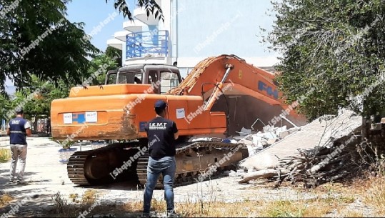 Shembet hotel ‘Kristal’ në Gjirin e Manastirit në Ksamil (VIDEO)