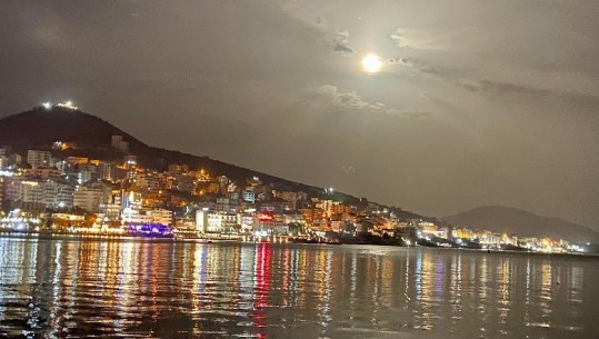 Kush bën turizëm në Shqipëri, është hero. Si në Sarandë dhe kudo