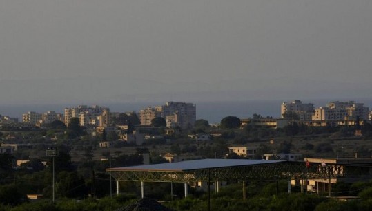 Ripopullimi i qytetit fantazmë Varosha mes Qipros Turke dhe Greke,  shkakton reagime të shumta ndërkombëtare 