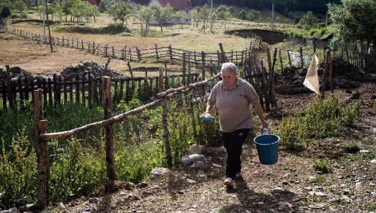 The New York Times: ‘Burrneshat’ shqiptare apo 'virgjëreshat e betuara' dhe Shqipëria moderne! Si i kanë fituar vajzat e reja më shumë të drejta duke ‘braktisur’ traditën